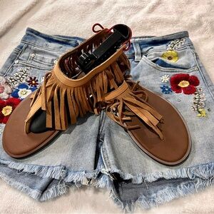 Sanuk Yoga Fringe Sandal in tobacco/auburn color size 10